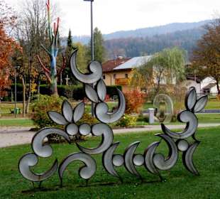 Glasformation im Gläsernen Garten vor dem Museum