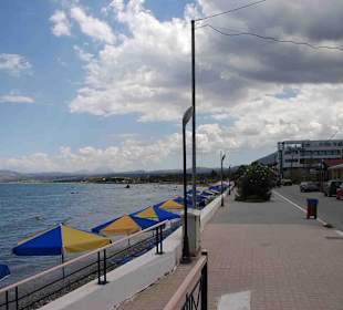 Wenig befahrene Uferstraße