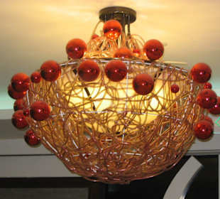 Eine Deckenlampe im CPC in Taipei