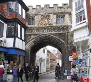 vom Tor sind es nur wenige Schritte bis zum Dom