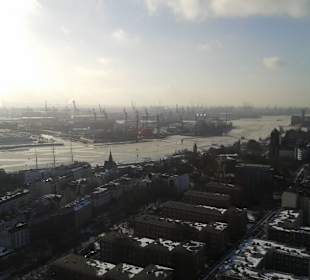 Überblick über den Hafen vom Michel aus