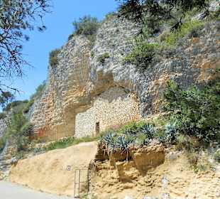 Wie in Fels gemeiselt