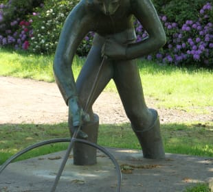Die Skulptur des Krabbenfischers im Kurpark