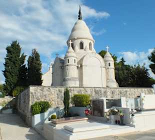 Mausoleum auf dem nahen Friedhof