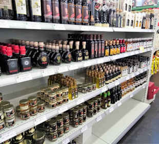 Rundgang durch das Spezialitätengeschäft Frega