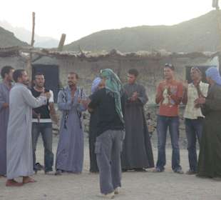 Tanz und Gesang der Dorf Einwohner