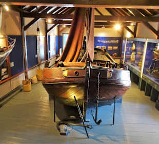 Rundgang durch die Schiffshalle des Heimatmuseums