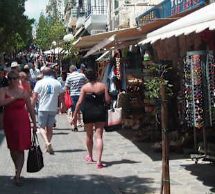 Einkaufsläden am Hafen