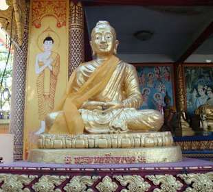 Statut au pied du Big Bouddha