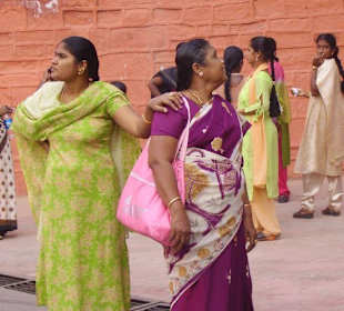 Indische Besucherinnen