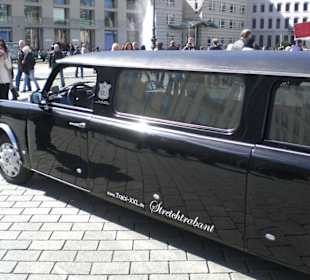 Trabi-XXL am Pariser Platz April 2011