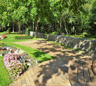 Rundgang über den Friedhof Friedenshügel