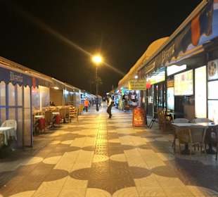 Geschäfte an Promenade