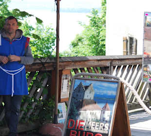 Der Knappe am Eingang