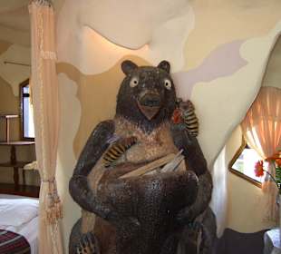 Honigbär im Hotelzimmer