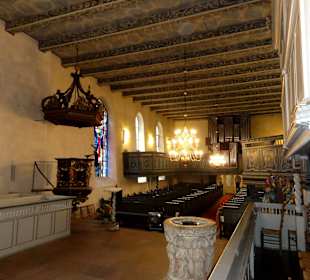 Blick in den Kirchenraum