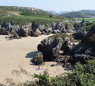 Strand an der östlichen Costa Verde