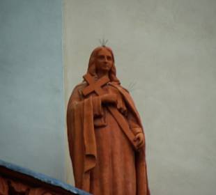 Die roten Steinfiguren