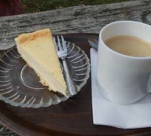 Pause bei der Dr.-Krahmer-Hütte Kaffee und Kuchen