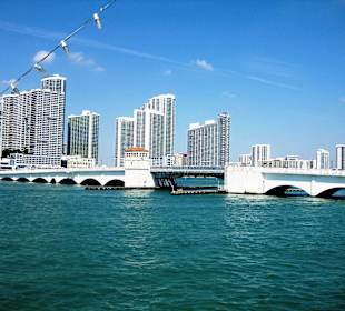 Skyline vom Wasser her