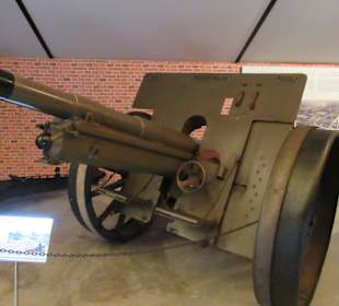 Auf dem Gelände des Militärmuseums Lesany