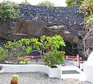 Der Pool unter der Lavaschicht