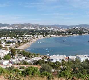 Blick auf Bitez-Bay, dahinter die Berge von Bodrum