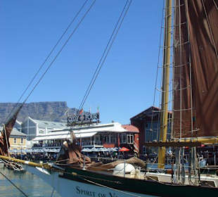V & A Waterfront vom Schiff aus gesehen