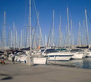Luxusjachten im Hafen von Yasmine