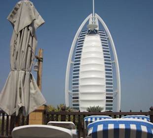 Burj al Arab von Liegen aus zu sehen