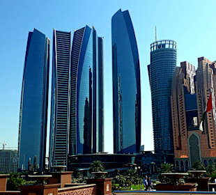 Etihad Towers Blick vom Emirates Palace