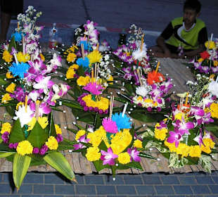 Schön dekorierte Krathongs