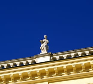 Schloss Schönbrunn Dachskulptur