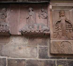 Epitaphe an der Außenwand