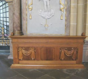 Im Dom - Reliquientruhe (?)