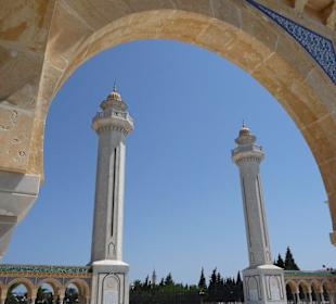 Torbogen mit Minaretten