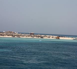 Viele Menschen auf der Insel