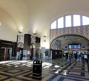 Blick in die Halle des Hauptbahnhofes