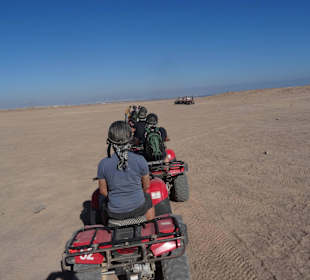 In der Wüste mit den Quads unterwegs