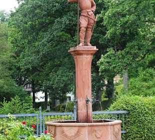 Im Park des Wasserschlosses Mespelbrunn