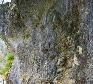 Felsen bei der Teufelshöhle