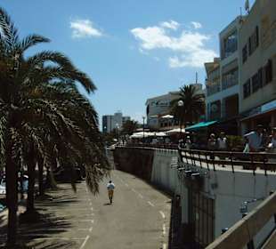 Promenade vom Hafen aus