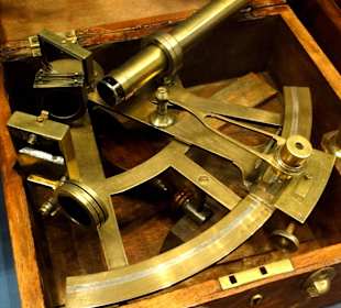 Sammlung nautischer Geräte