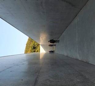 Korytarz prowadzący do wejścia.