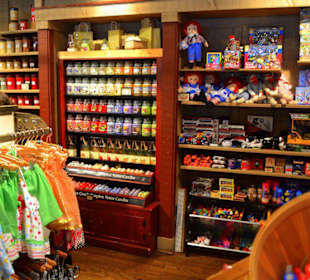 Cracker Barrel Old Country Store & Restaurant