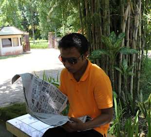 Freddy wartet geduldig am Schmetterlingspark