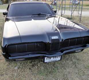 Ein aufgemotzter Ford 