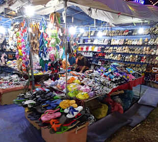 Auf dem Nachtmarkt von Kanchanaburi