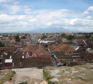 Über den Dächern von Yogya