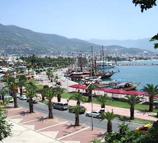 Hafen mit Strandpromenade